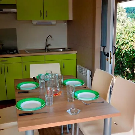 Cosy Pour 5 Pers. Avec Terrasse Au Coeur De - Api-1-52-799 *