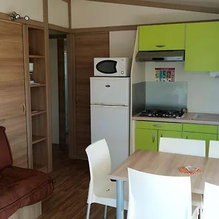 Kemp Cosy Pour 5 Pers. Avec Terrasse Au Coeur De - Api-1-52-799 Collias