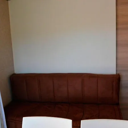 Cosy Pour 5 Pers. Avec Terrasse Au Coeur De - Api-1-52-799 *